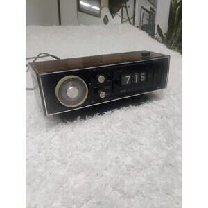 Vintage Sears AM/FM Flip Clock Radio Model 132.20540200 Woodgrain Retro MCM 70s'